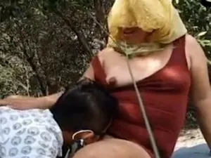 Cặp bà xã gã chồng dâm quay clip sex trong rừng